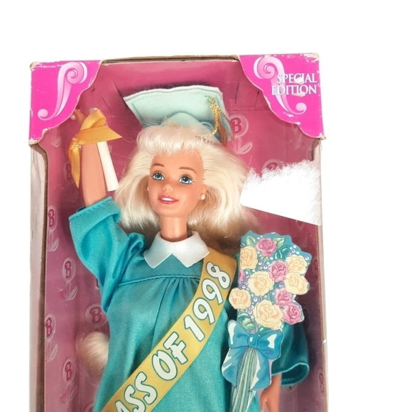 NIB Class of‎ 1998 Graduation Barbie Cap and Gown Special Edition Mattel Barbie - Picture 6 of 6